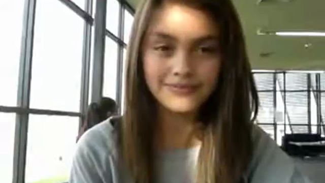 Девушка классно двигает бровями смотреть онлайн