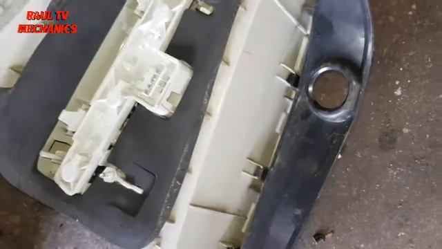 2010 VAUXHALL ZAFIRA/ REAR LAMP REPLACEMENT/ смотреть онлайн