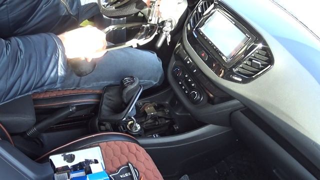 Подстаканник Лада Веста нового образца чёрный глянец. Как заменить.