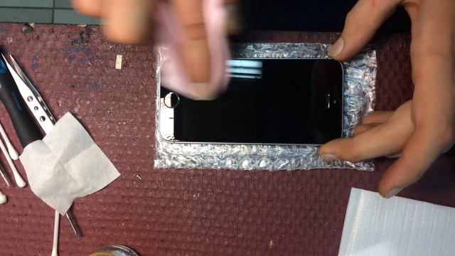 ПРИКЛЕЙКА ЗАЩИТНОГО СТЕКЛА IPHONE 5S смотреть онлайн