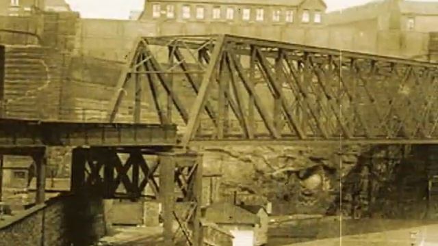 Liverpool Overhead Railway - The Docker's Umbrella смотреть онлайн