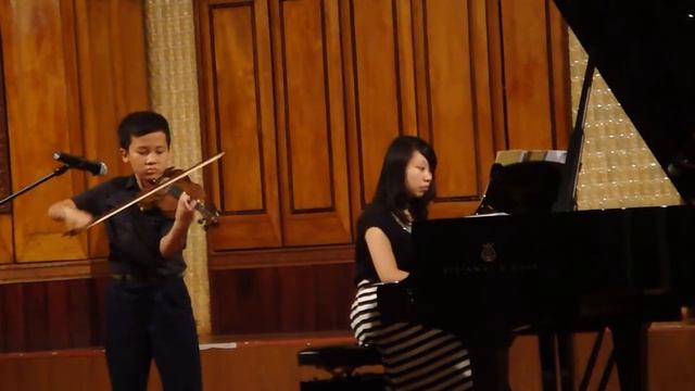 Dinh Khoat Hoang Long - J.S.Bach, Concerto No 1 in a minor 1rd Movement смотреть онлайн