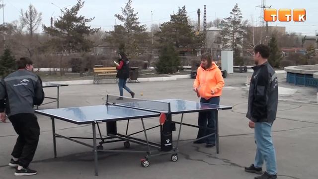 В свободное время – настольный теннис смотреть онлайн