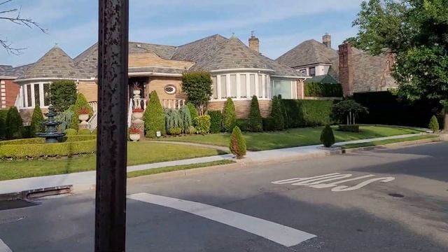 Нью Йорк, богатые районы Бруклина, Manhattan Beach 20, 2022 смотреть онлайн