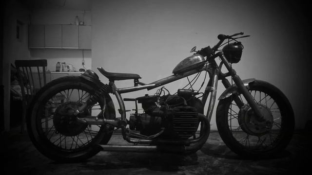 Motorcycle bobber style heavy metal, headlight from a tank on a motorcycle! смотреть онлайн