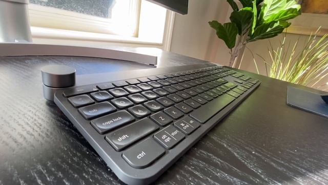 DIGITAL NOMAD DESK SETUP TOUR || 2021 workstation & tech work from home office смотреть онлайн