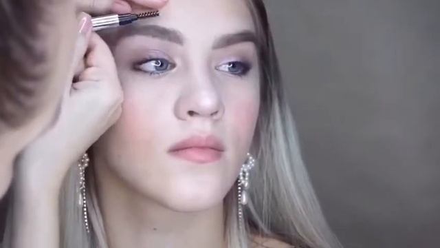 Механический карандаш для бровей "Intense Brow" смотреть онлайн