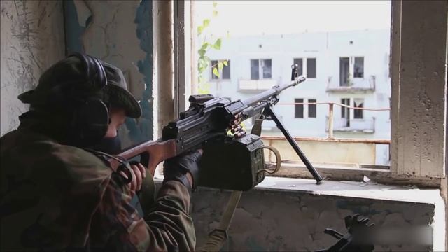 Музыка стрельбы из пулемета.