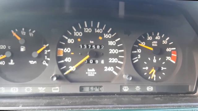 Mercedes W124 2.6 E - cold start (Mерседес W124 холодный запуск) смотреть онлайн