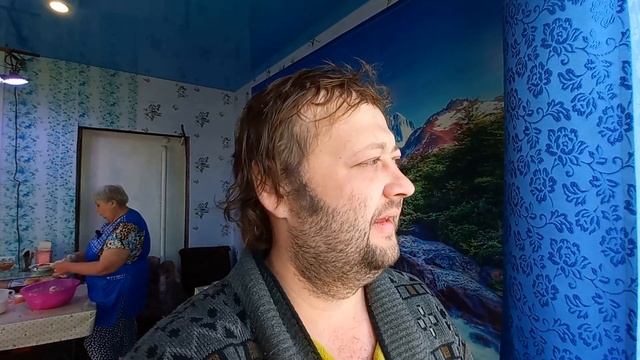 Отключили электричество кипячу воду на газовой плитке. Готовим с мамой булочки смотреть онлайн