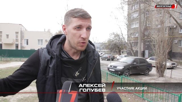 НА ПУСТЫРЕ ПО УЛИЦЕ ПАРХОМЕНКО ВОЛГОГРАДЦЫ ВЫСАДИЛИ ЗЕЛЕНЫЕ НАСАЖДЕНИЯ смотреть онлайн