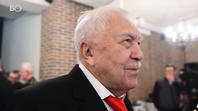 Зуфар Гаязов собрал у себя Клуб горнолыжников смотреть онлайн