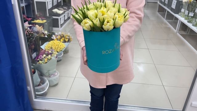 25 пионовидных тюльпанов Авант Гард в коробке смотреть онлайн