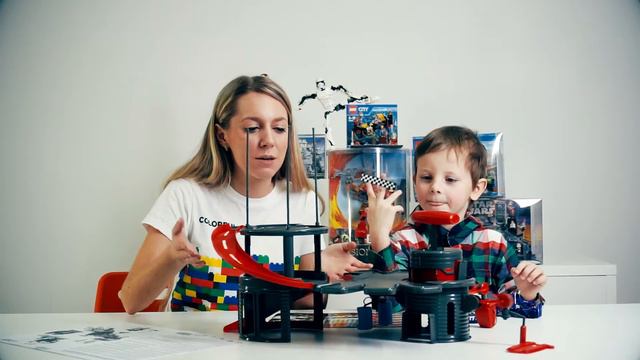 Детский блог Hamleys. Распаковка Paddock Garage Majorette. смотреть онлайн