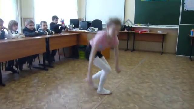 1В класс _гимнастический номер - Аня Кузнецова смотреть онлайн