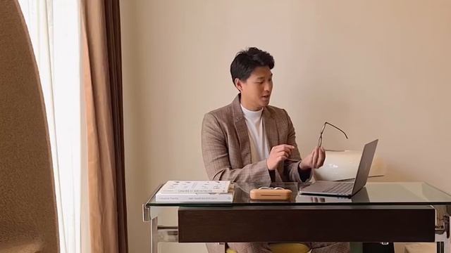 Meeting ready with Eric Dee and Samsung AirDresser | Samsung смотреть онлайн