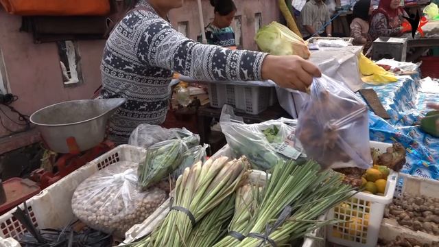 BUSY HOUR Of INDONESIA MORNING STREET MARKET part 01 смотреть онлайн