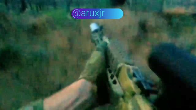 ???南ドネツクでの自撃事件！??ロシアの戦闘員が2人の??ウクライナ軍兵士を捕虜にしましたが、驚きの展開！降伏した兵士に????NATO軍の機関銃手が?発砲！友軍が自らを攻撃 смотреть онлайн
