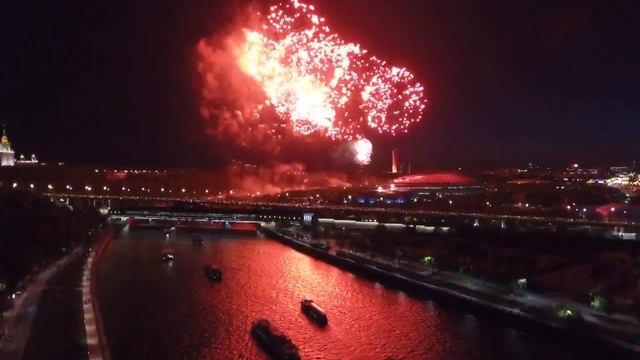 Салют с высоты 200м над Москвой