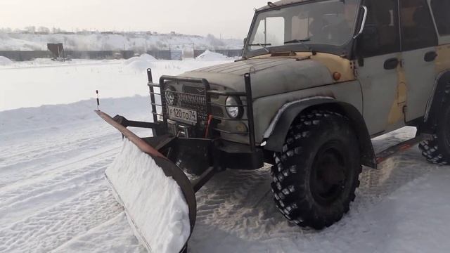 УАЗ  с лопатой
