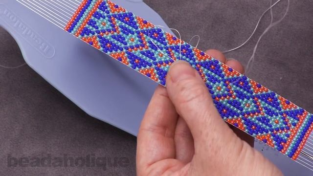 How to Tie Off and Add More Thread in Loom Work смотреть онлайн
