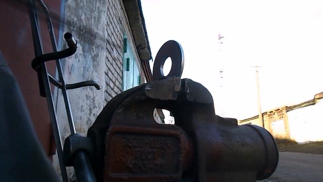 Как быстро увеличить отверстия при помощи напильника. смотреть онлайн