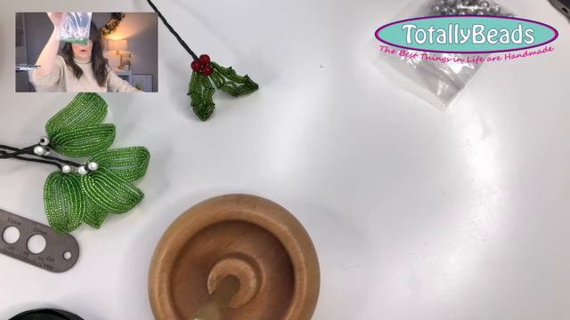 DIY Make You Own French Beaded Holly & Mistletoe with Seed Beads & Wire смотреть онлайн