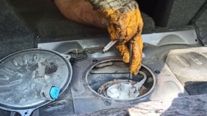 Honda Accord 7,замена погружного- топливного фильтра и сеточки и резинок.