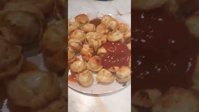 любимые жареные пельмени и соусом и кетчупом смотреть онлайн