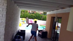 Мистер Макс и Мисс Кэти , пришелец  детей, Пранки от папы