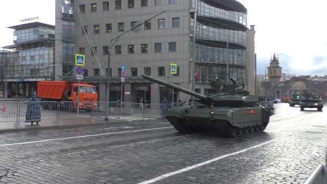 ВОЕННАЯ ТЕХНИКА ЕДЕТ НА РЕПЕТИЦИЮ смотреть онлайн