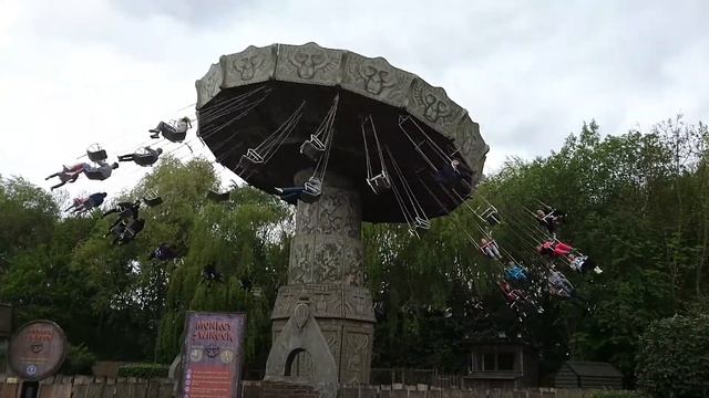 Monkey Swinger Ride At Chessington World Of Adventure, 21 April 2017 смотреть онлайн