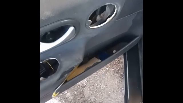 Como Quitar, Retirar Puerta Y Bocina De Un Renault Megane 2007, Parte 1