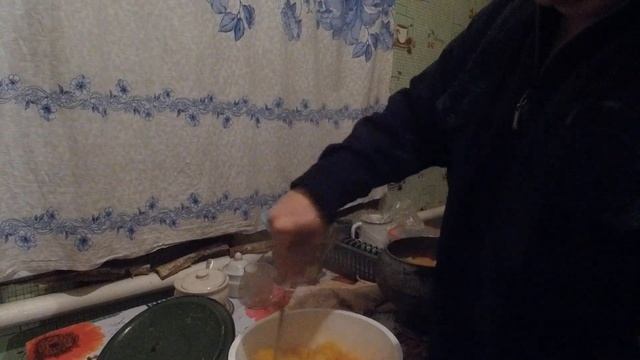 Готовим мороженную тыкву цесаркам и курам смотреть онлайн