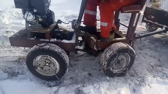 Вывез снег в огород на мини тракторе 4х4 смотреть онлайн