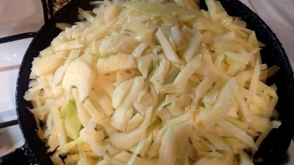 Капуста, тушенная с картошкой –прост и вкусно! Источник:km-doma.ru