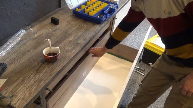 Современная мебельная стенка / монтаж / часть 3 смотреть онлайн