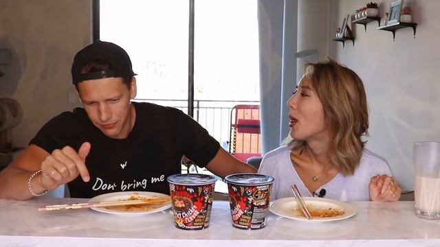 ? Korean & German Try The SPICIEST NOODLES IN THE WORLD (Ghost Pepper) ? · YB vs. Food смотреть онлайн