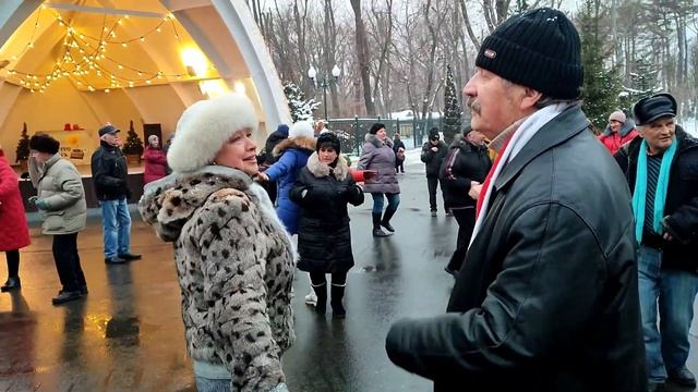 ПОЛЕВЫЕ ЦВЕТЫ СОБЕРУ БУКЕТ!??❄️/ТАНЦЫ В ПАРКЕ ГОРЬКОГО ХАРЬКОВ ЯНВАРЬ 2022 смотреть онлайн