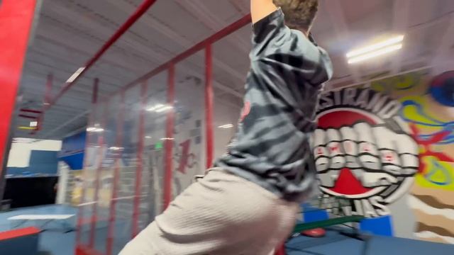 Sibling ninja challenge! Who will win Ninja regionals? смотреть онлайн