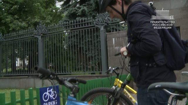 В Правительство - на велосипеде смотреть онлайн
