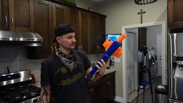 $147 NERF GUN! Dart Zone Savage Spin смотреть онлайн