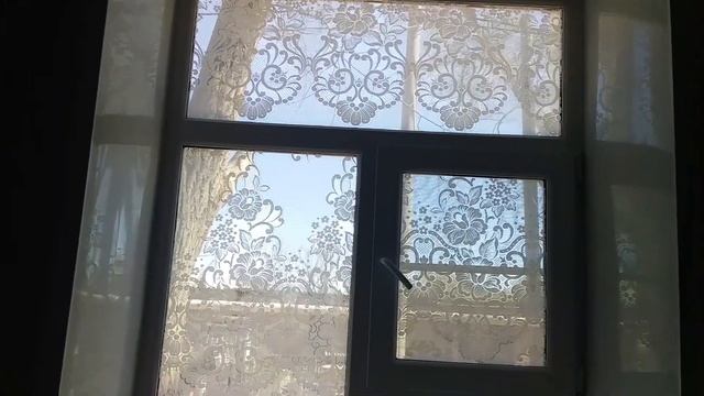 КЛЕИМ ТЮЛЬ НА ОКНО МЫЛОМ. Сделай Сам! смотреть онлайн