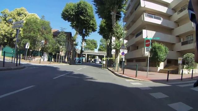 testing YOLO object detection with OpenCV смотреть онлайн