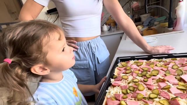 ВЛОГ от Ники!Готовим пиццу,обзор нашей квартиры,поход в игровую смотреть онлайн