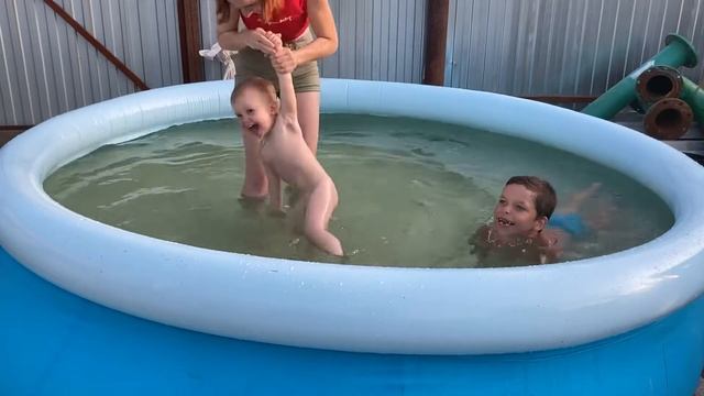 Бассейн / Маленький плавунец / У Деда в гостях / Плавать любим до ужаса / Я снимаю Bil и Литвин :D смотреть онлайн