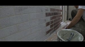 Монтаж декоративных кирпичей на балконе от компании АМК