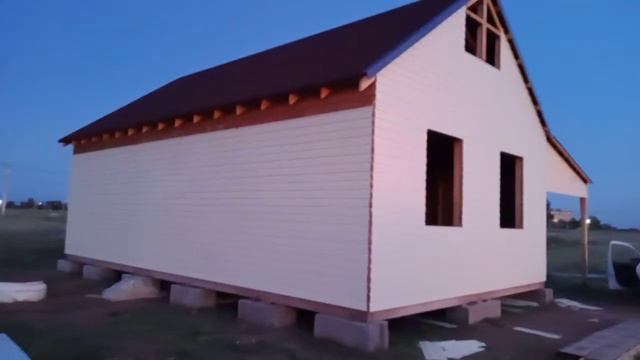 почти закончил обшивать сайдингом длинную стену смотреть онлайн