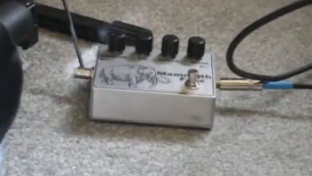 DIY Guitar Effects Pedal Demo - Mammoth Fuzz w/ Bass смотреть онлайн
