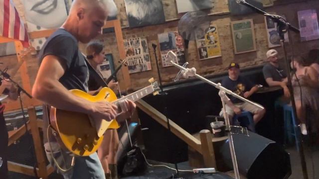 1954 Gibson Les Paul Goldtop live at Layla’s on Broadway in Nashville. смотреть онлайн